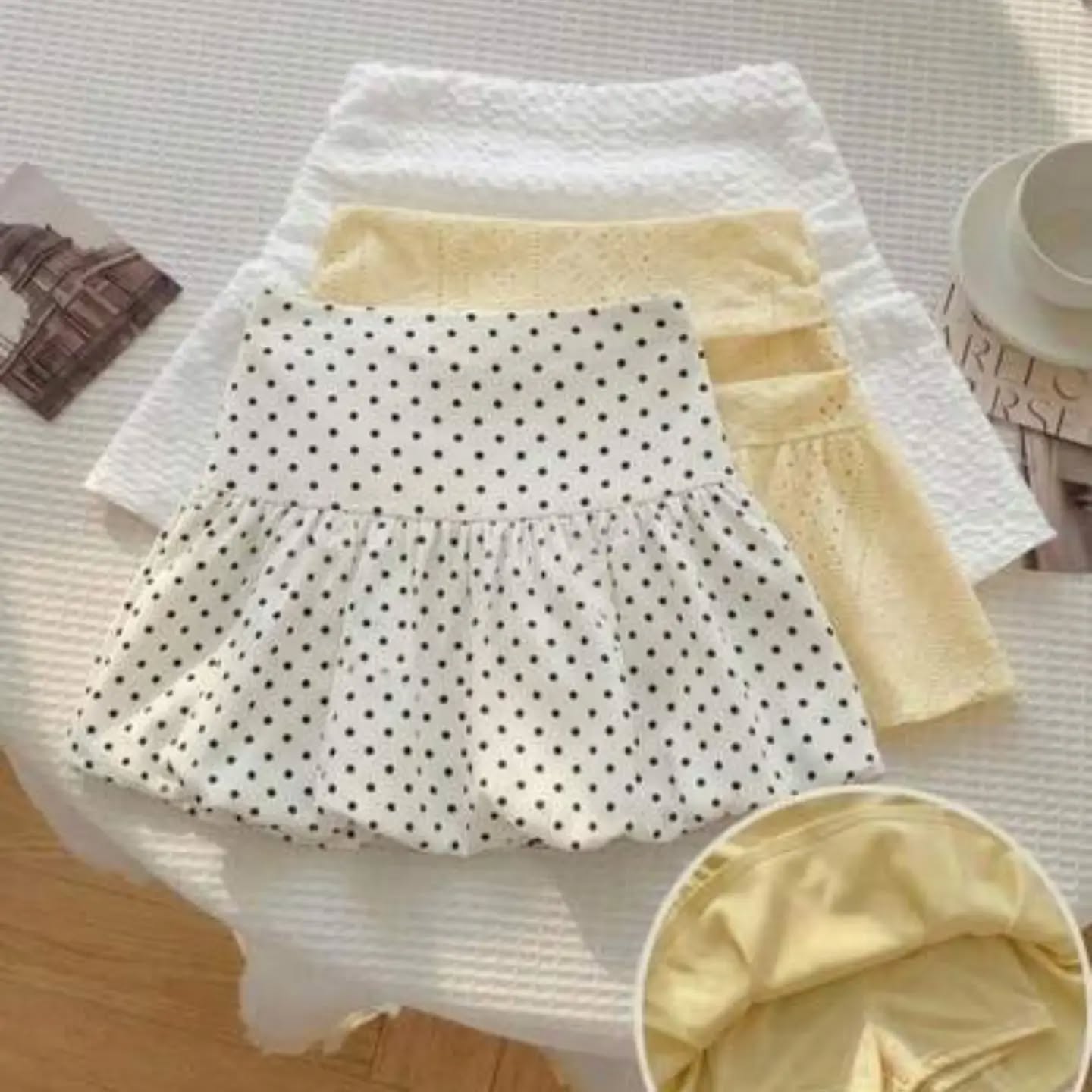 SHEIN Teen Girls' Spring/Summer New White Knit Casual Minimalist Polka Dot Print Ruched A-Line Low Waist Mini Skirt